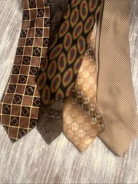 Classic Men's Brown Patterned Ties Versatile Neckties. Some silk. Golds/Brown